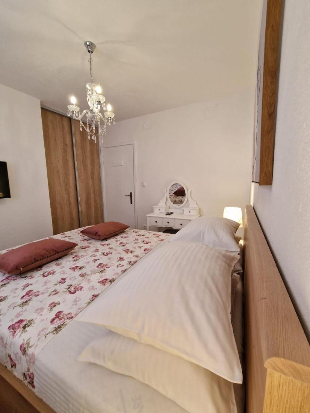 Sandra Apartman